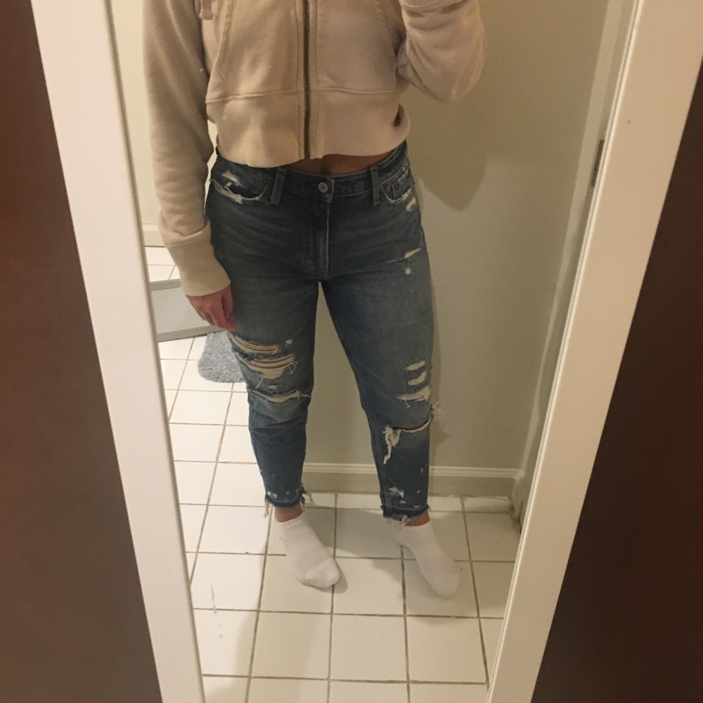 ABERCROMBIE HIGH WAISTED GIRLFRIEND JEANS
